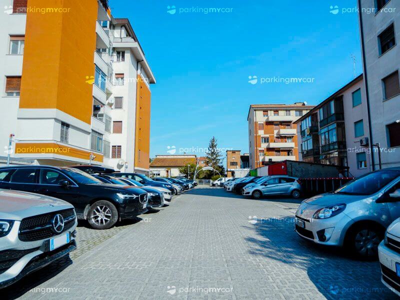 Fly Parking - Aeroporto Pisa posti auto all'aperto Fly Parking - Aeroporto Pisa
