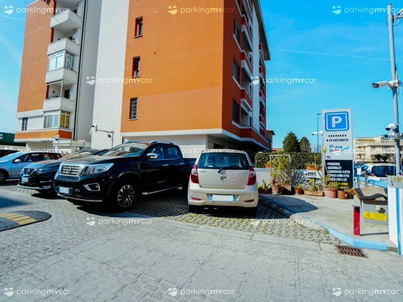 Fly Parking - Aeroporto Pisa parcheggi all'aperto Fly Parking - Aeroporto Pisa