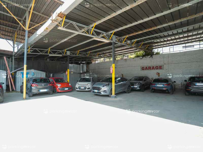Garage Cristian - Porto Napoli Posti auto sotto tettoia Garage Cristian - Porto Napoli