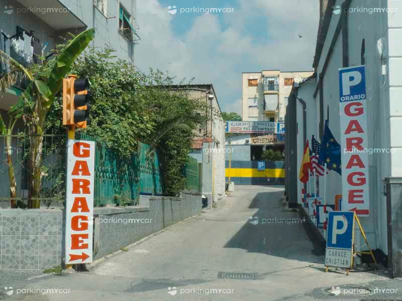 Garage Cristian - Porto Napoli Viale d'ingresso Garage Cristian - Porto Napoli
