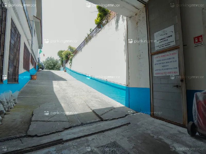 F.M. Parking - Roma Ciampino Ingresso visto da dentro - F.M. Parking - Roma Ciampino