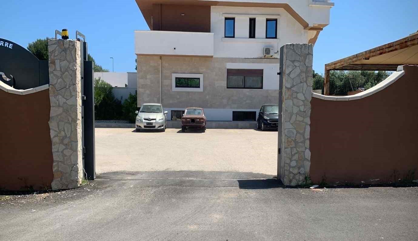 Baldassarre Parking - Bari stazione centrale Ingresso Baldassarre Parking - Bari stazione centrale