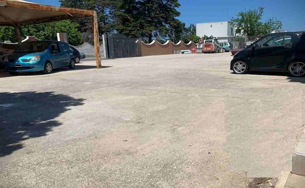 Baldassarre Parking - Bari stazione centrale Posti auto scoperti Baldassarre Parking - Bari stazione centrale