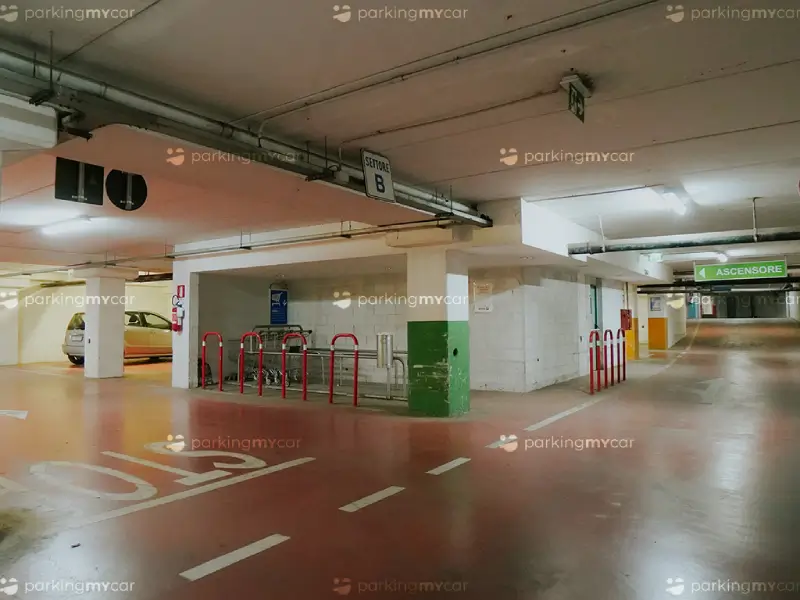 Parking Bellocchio - stazione Perugia Carrelli portabagagli Parking Bellocchio - stazione Perugia