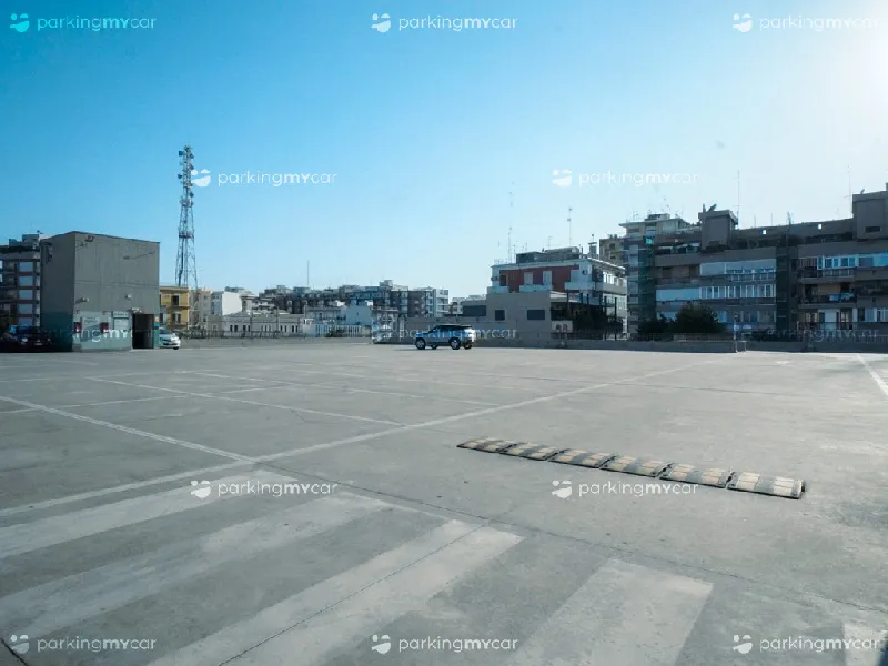 SABA Guadagni - Bari stazione centrale Ultimo piano scoperto SABA Guadagni - Bari stazione centrale