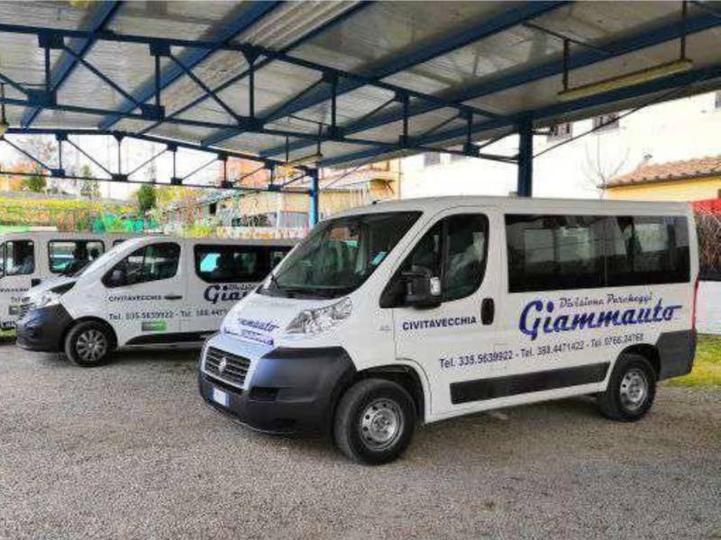 Giammauto Parking - Porto Civitavecchia Navette sotto tettoria Giammauto Parking - Porto Civitavecchia