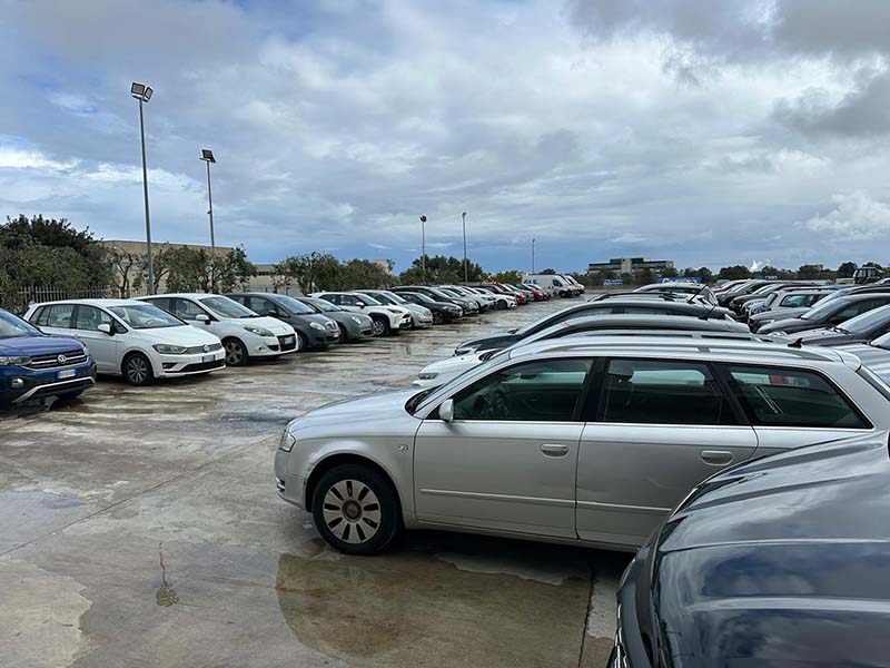 Parking Brindisi - Aeroporto Brindisi Auto parcheggiate Parking Brindisi - Aeroporto Brindisi