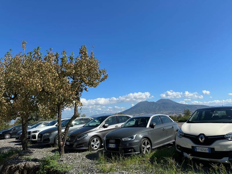 Parking Ca.Lu. - Aeroporto Napoli Auto in sosta presso Parking Ca.Lu. - Aeroporto Napoli
