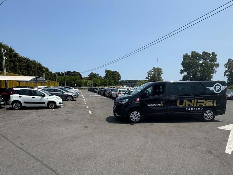 Unirei Parking - Aeroporto Lamezia Terme Navetta gratuita Unirei Parking - Aeroporto Lamezia Terme