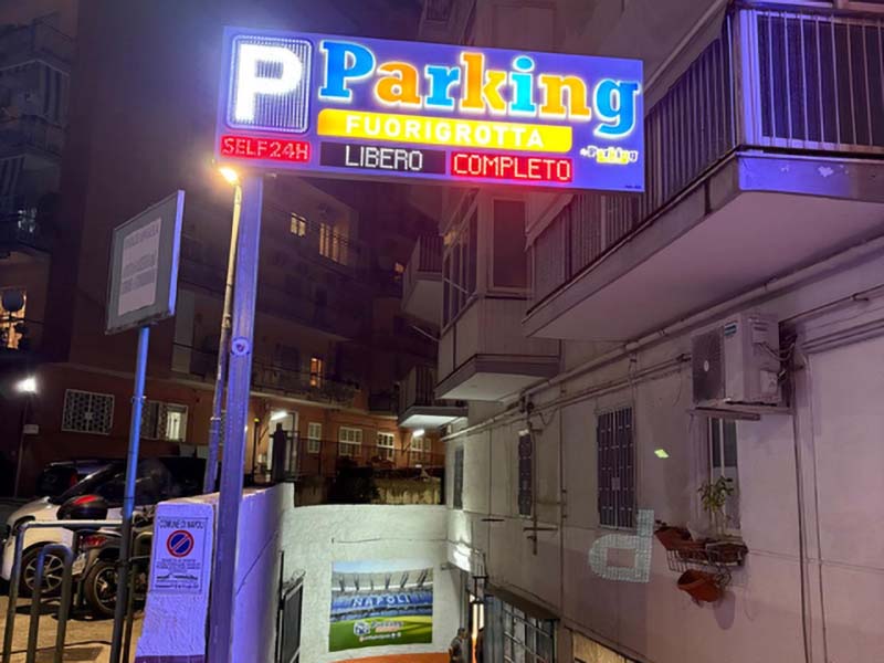 Parking Fuorigrotta by Toledo - Napoli Ingresso Parking Fuorigrotta by Toledo - Napoli