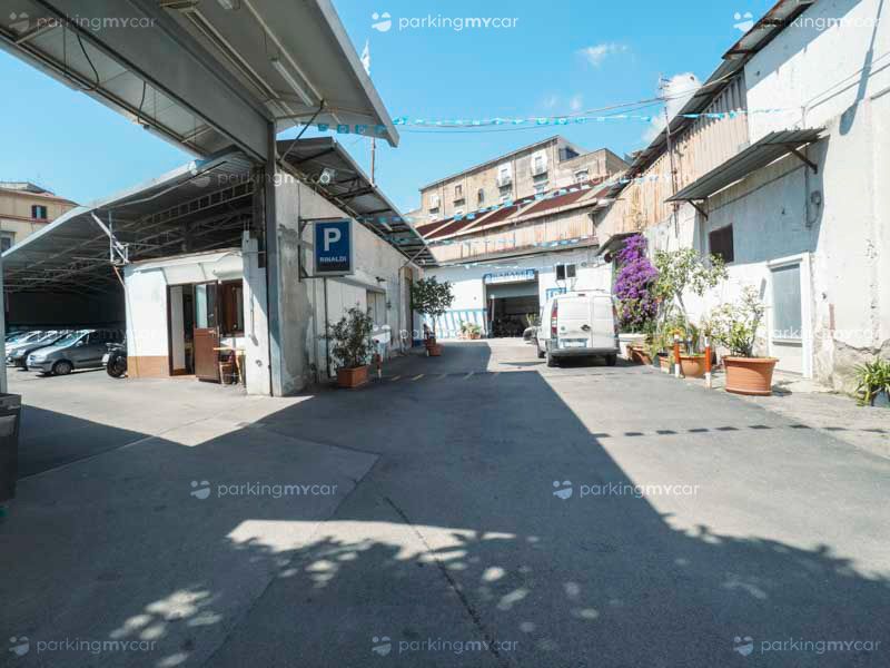 Garage Rinaldi - Molo Beverello Via di accesso Garage Rinaldi