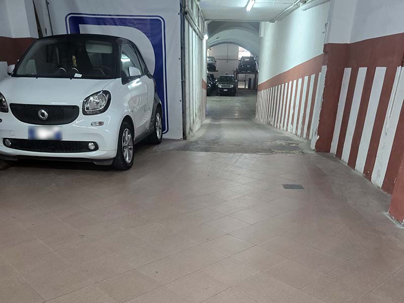 Parking Sirignano - Napoli centro citt auto parcheggiata presso Parking Sirignano