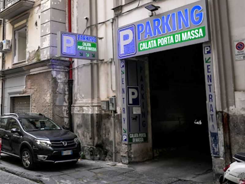 Parking Calata Porta di Massa - Napoli Università Accesso Parking Calata Porta di Massa - Napoli Università